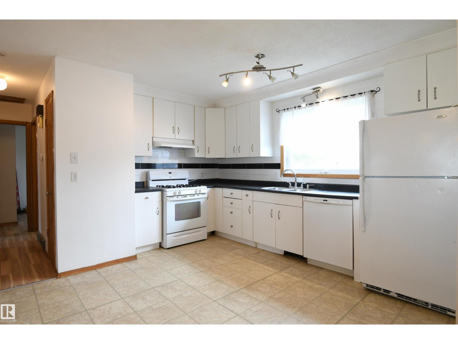 30 Prince Dr Property Photo 18