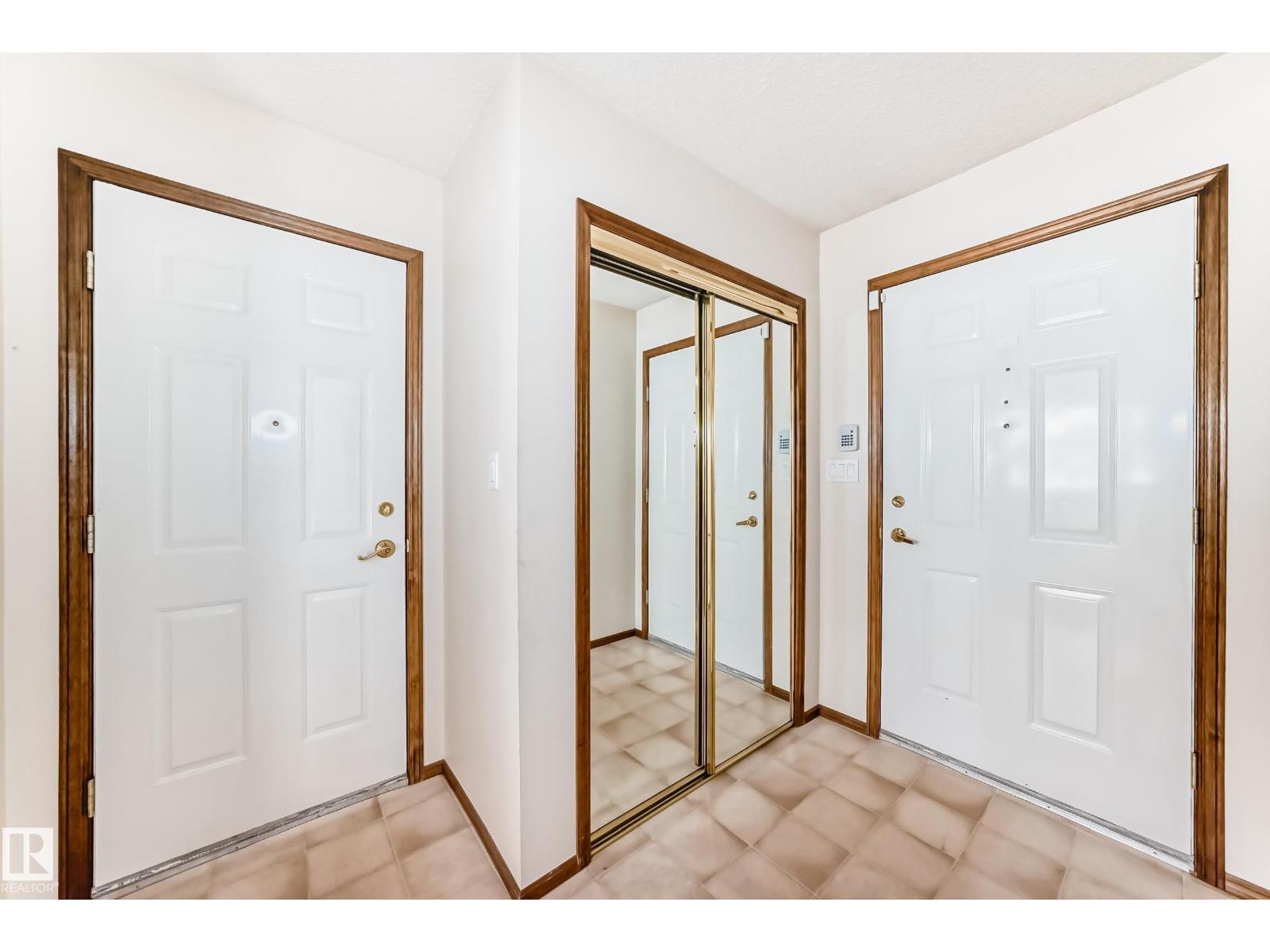 4815 32 Av Nw Property Photo 4