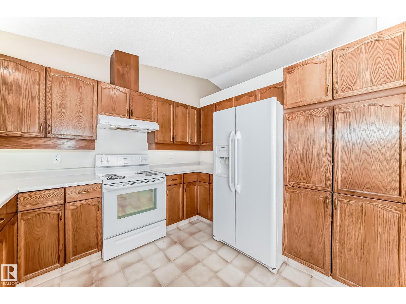 4815 32 Av Nw Property Photo 9