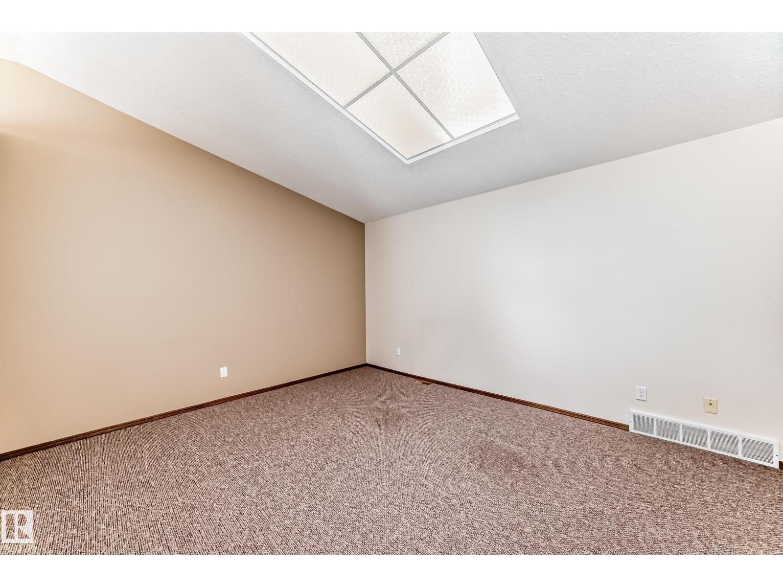 4815 32 Av Nw Property Photo 13