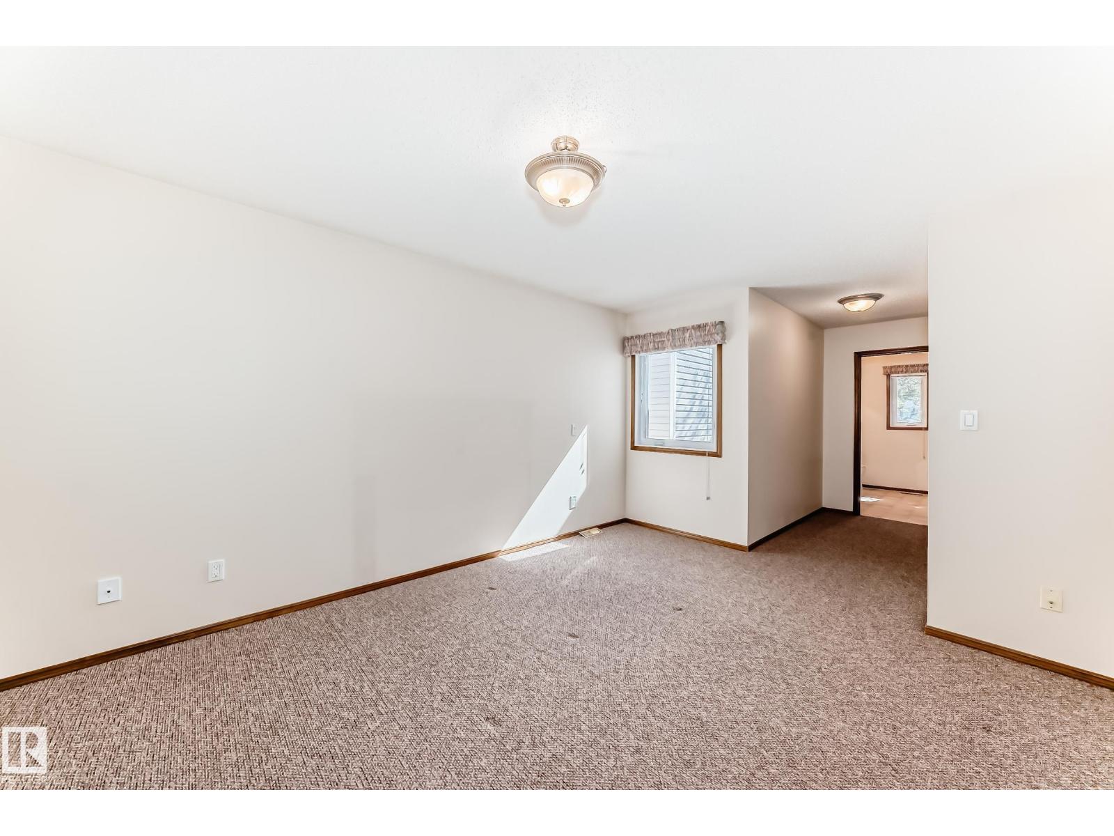 4815 32 Av Nw Property Photo 15