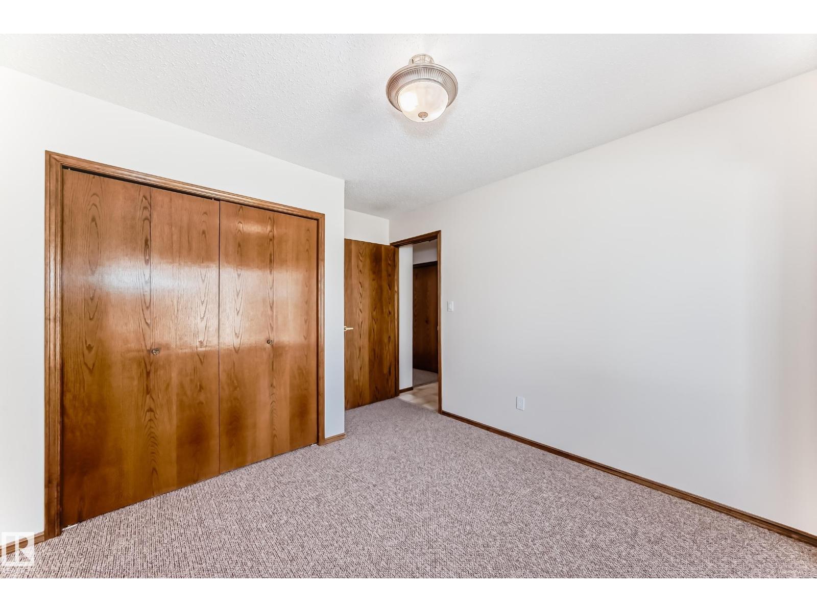 4815 32 Av Nw Property Photo 16