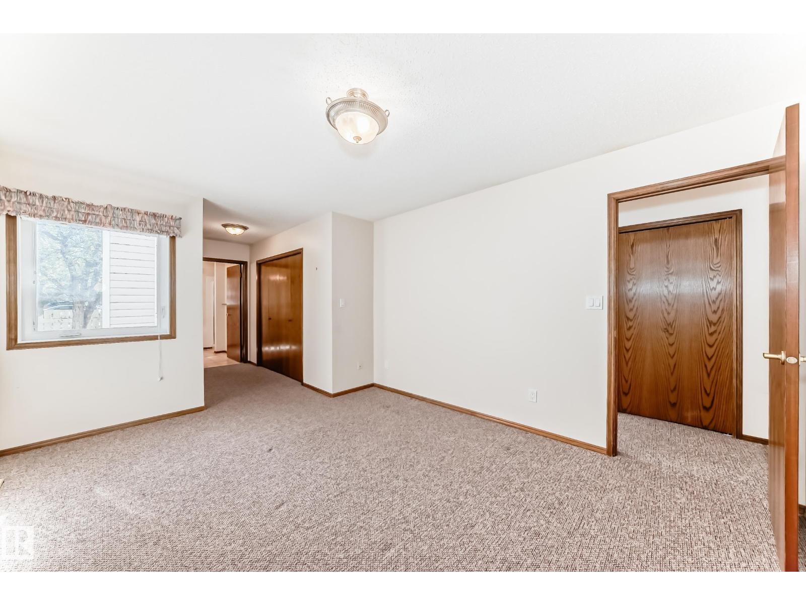 4815 32 Av Nw Property Photo 17