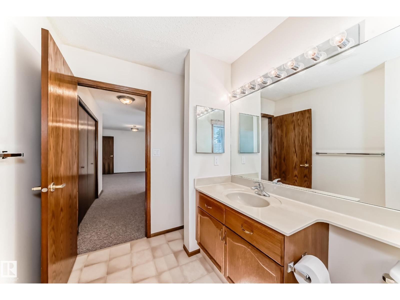 4815 32 Av Nw Property Photo 18
