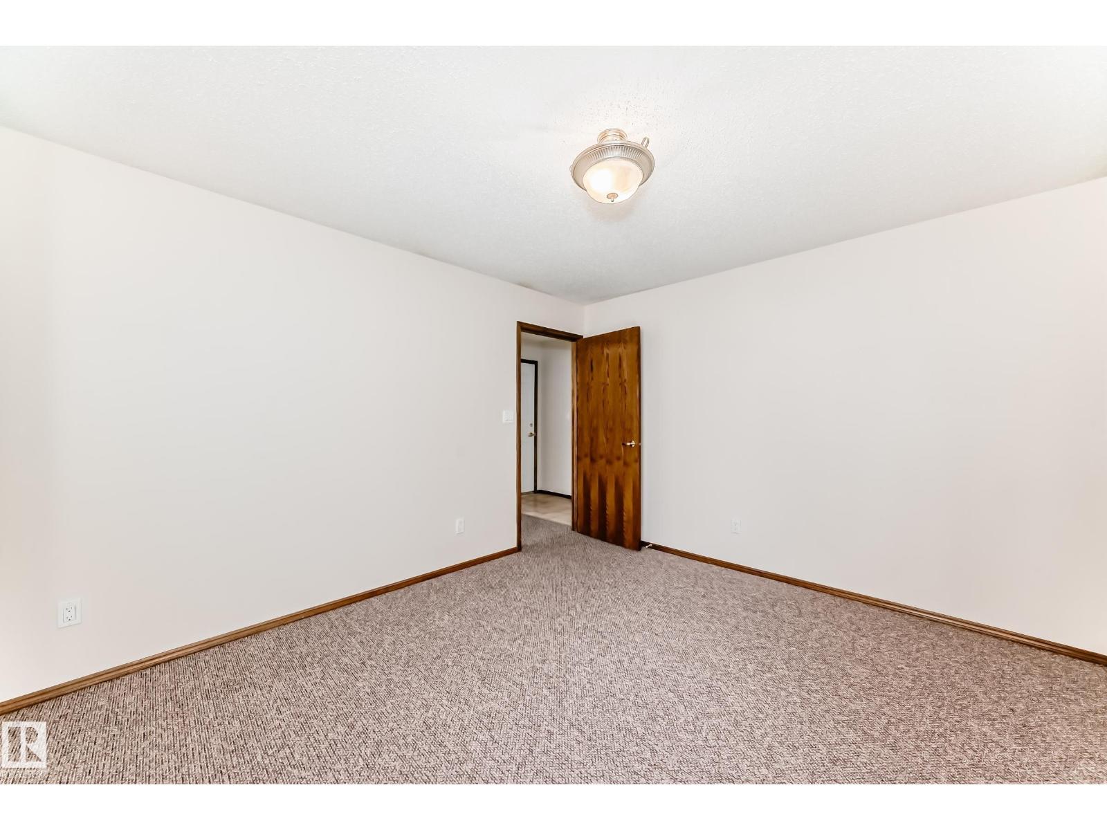 4815 32 Av Nw Property Photo 21
