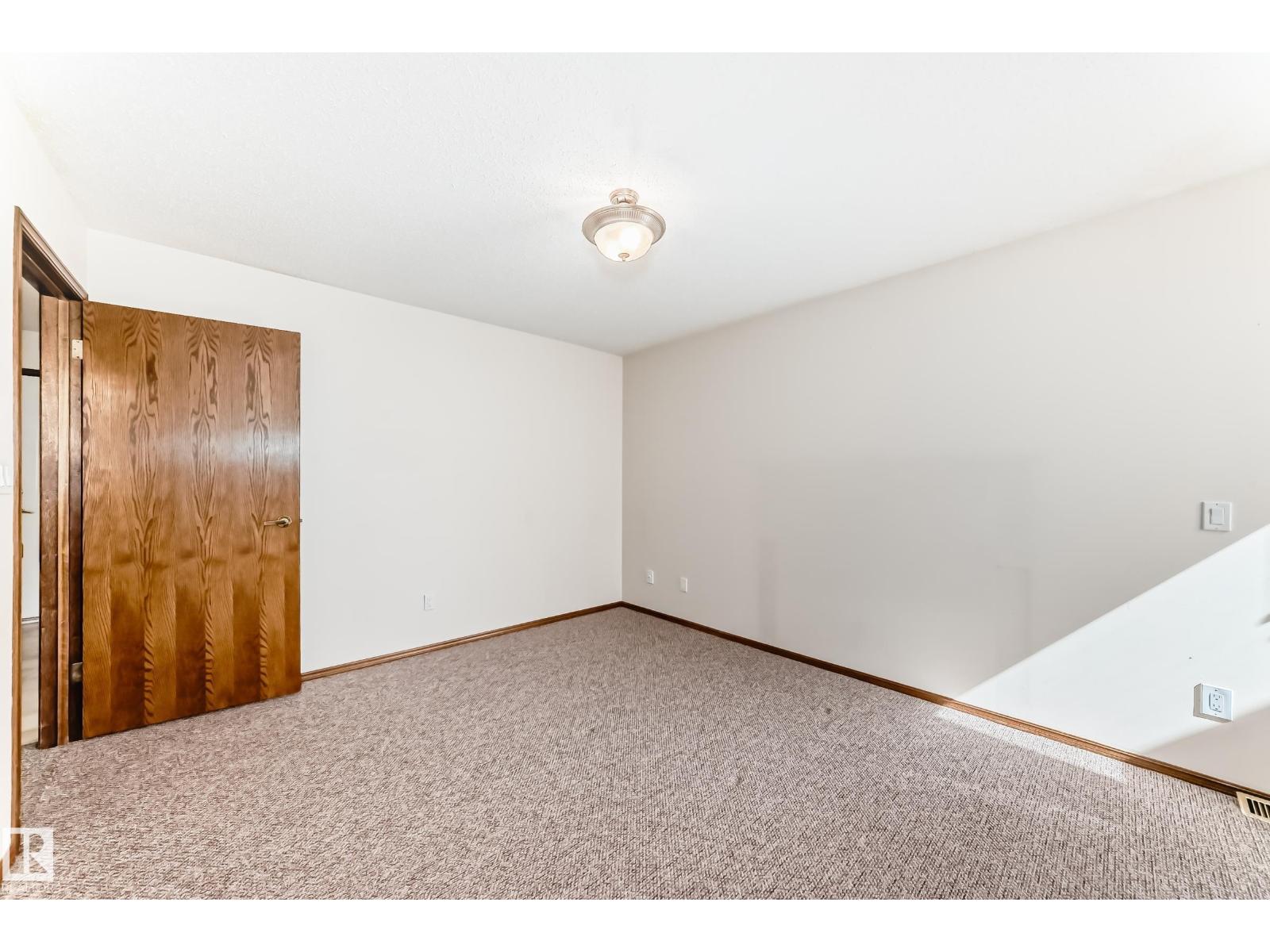 4815 32 Av Nw Property Photo 22