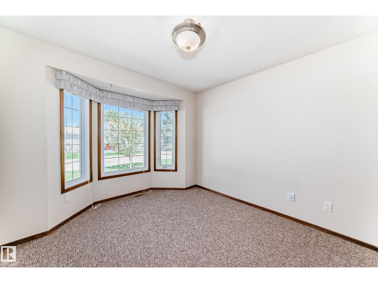 4815 32 Av Nw Property Photo 23