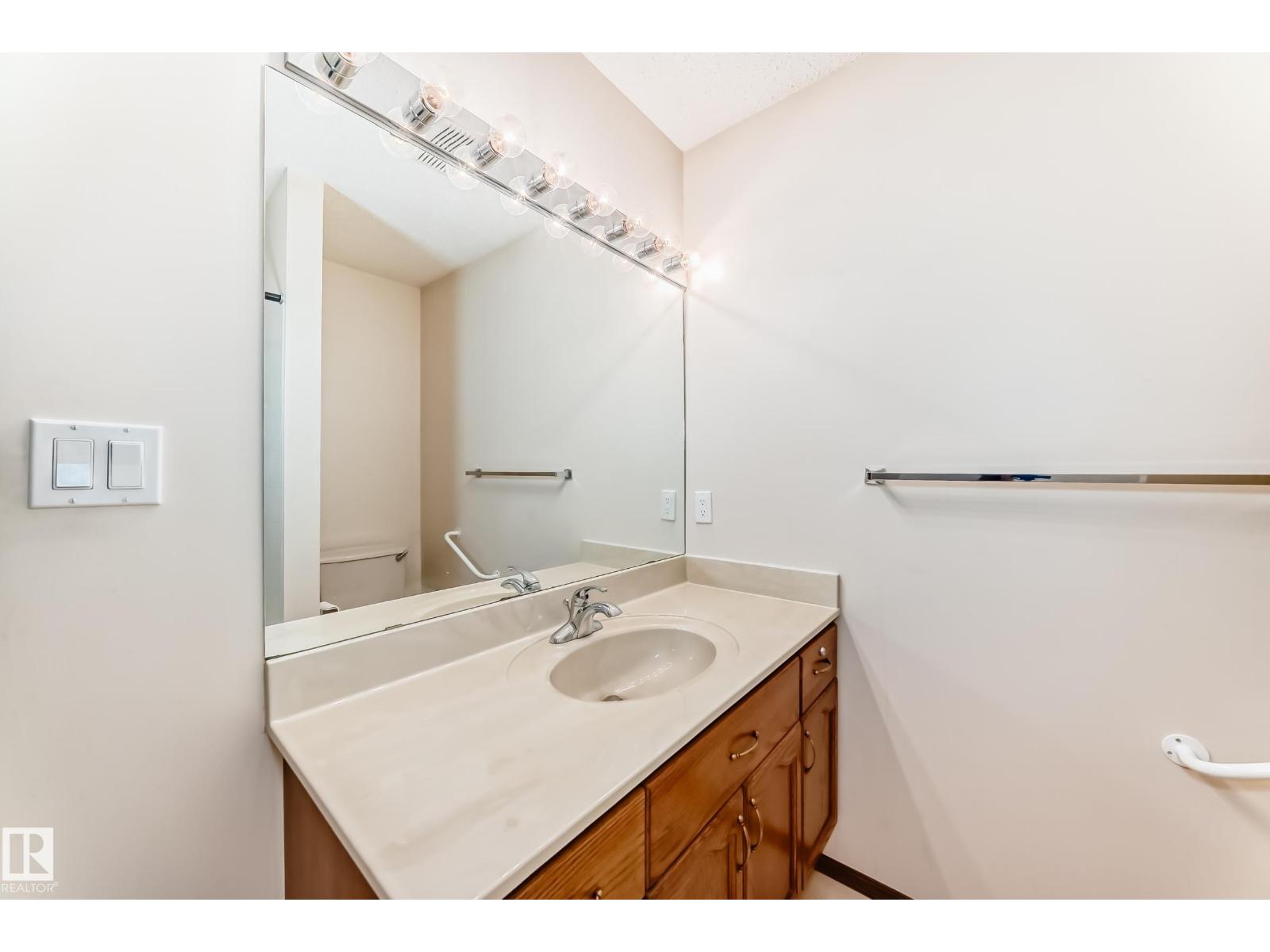 4815 32 Av Nw Property Photo 24