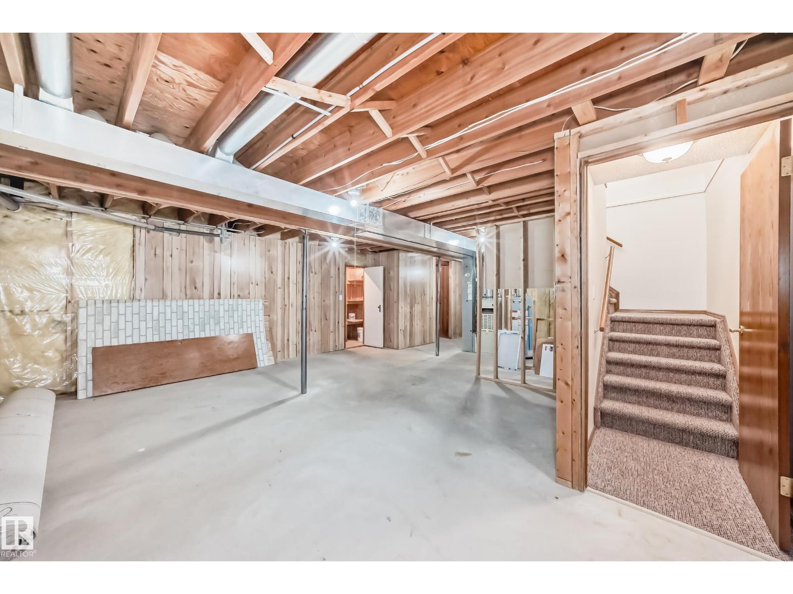 4815 32 Av Nw Property Photo 29