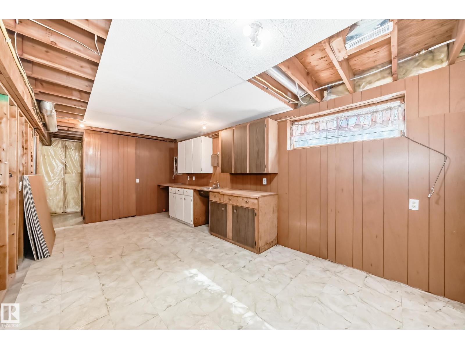 4815 32 Av Nw Property Photo 31