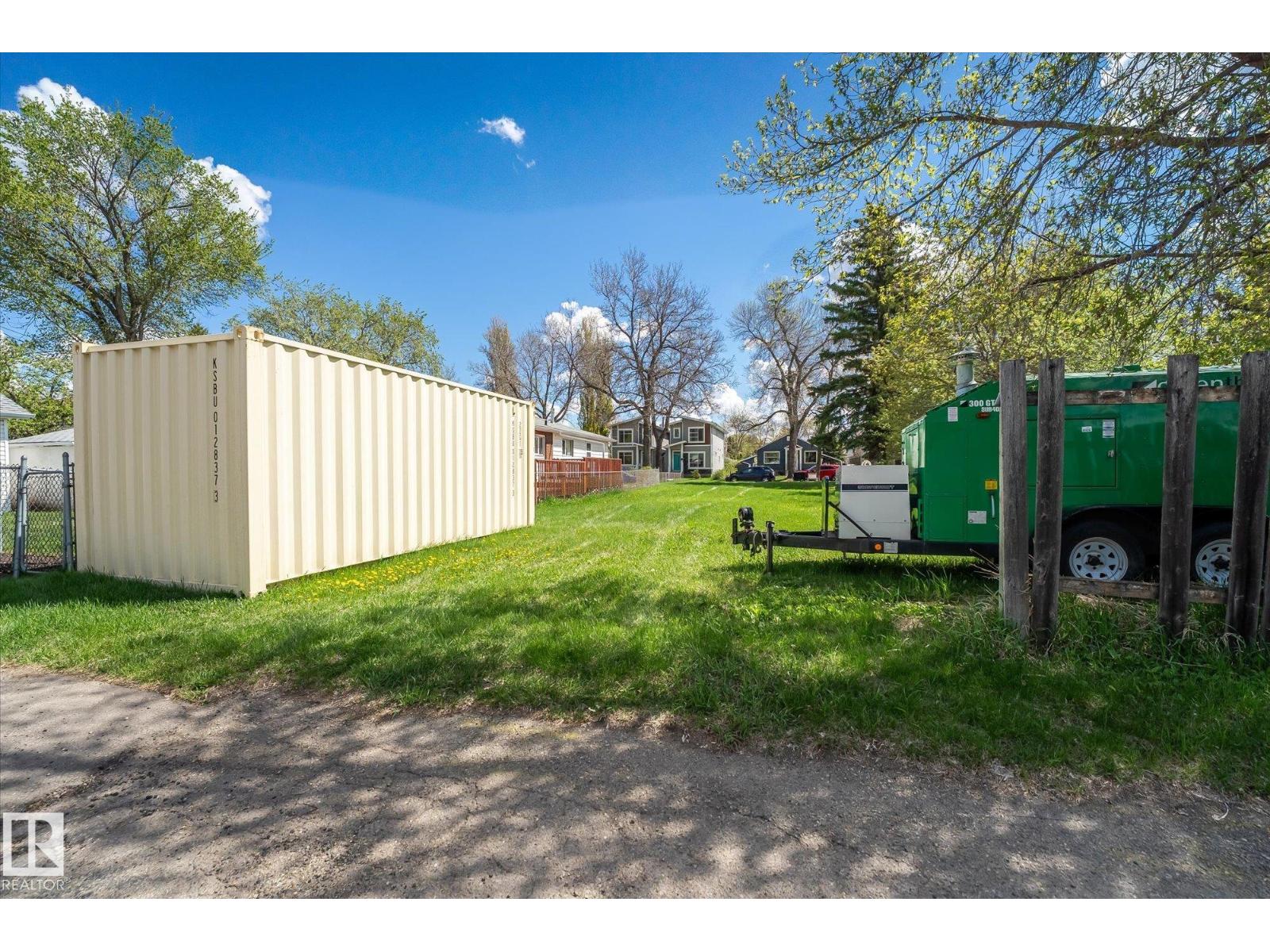 12122 45 St Nw Property Photo 7