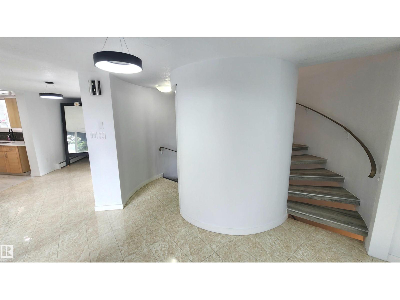 9535 147 Av Nw Property Photo 2