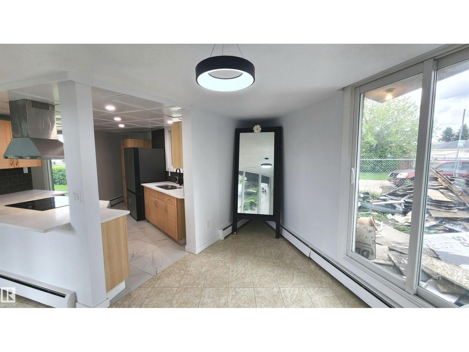 9535 147 Av Nw Property Photo 3