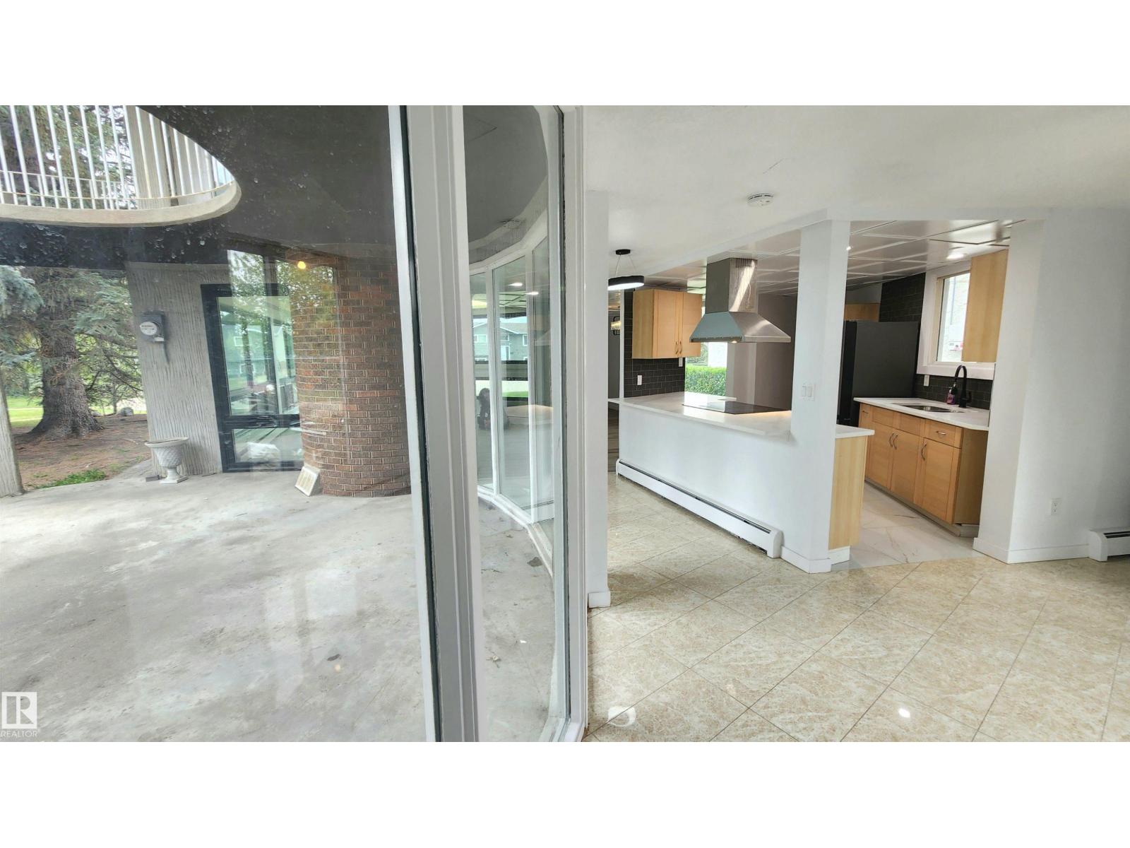 9535 147 Av Nw Property Photo 4