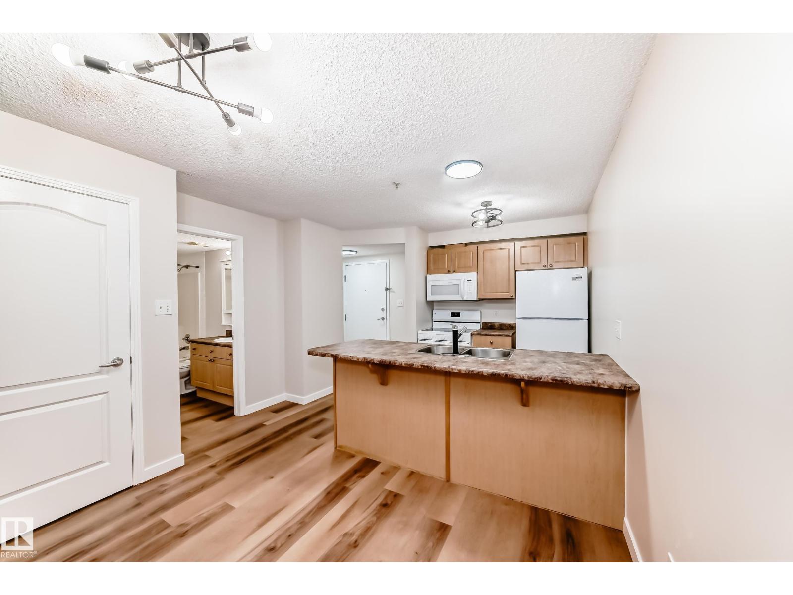 #108 12838 65 St Nw Property Photo 9