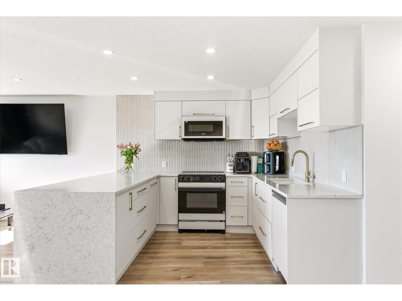 #108 10105 95 St Nw Property Photo 17