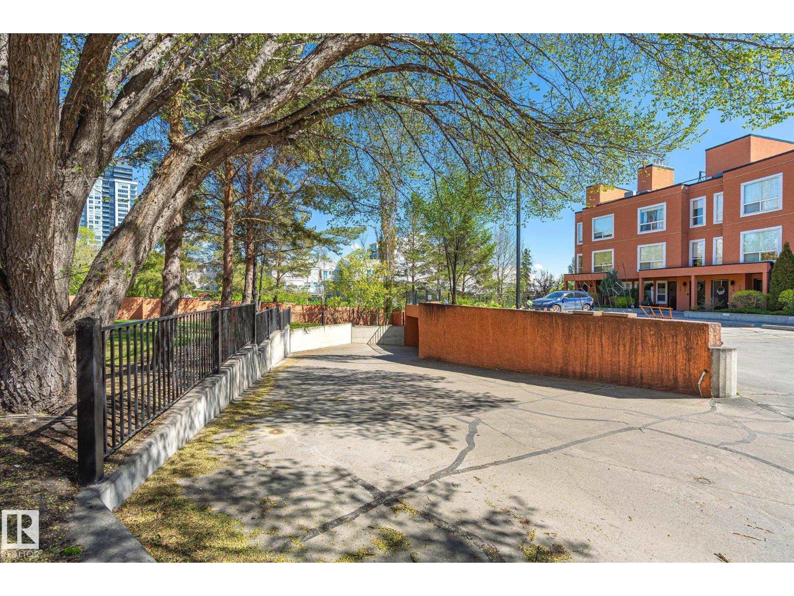 #108 10105 95 St Nw Property Photo 46