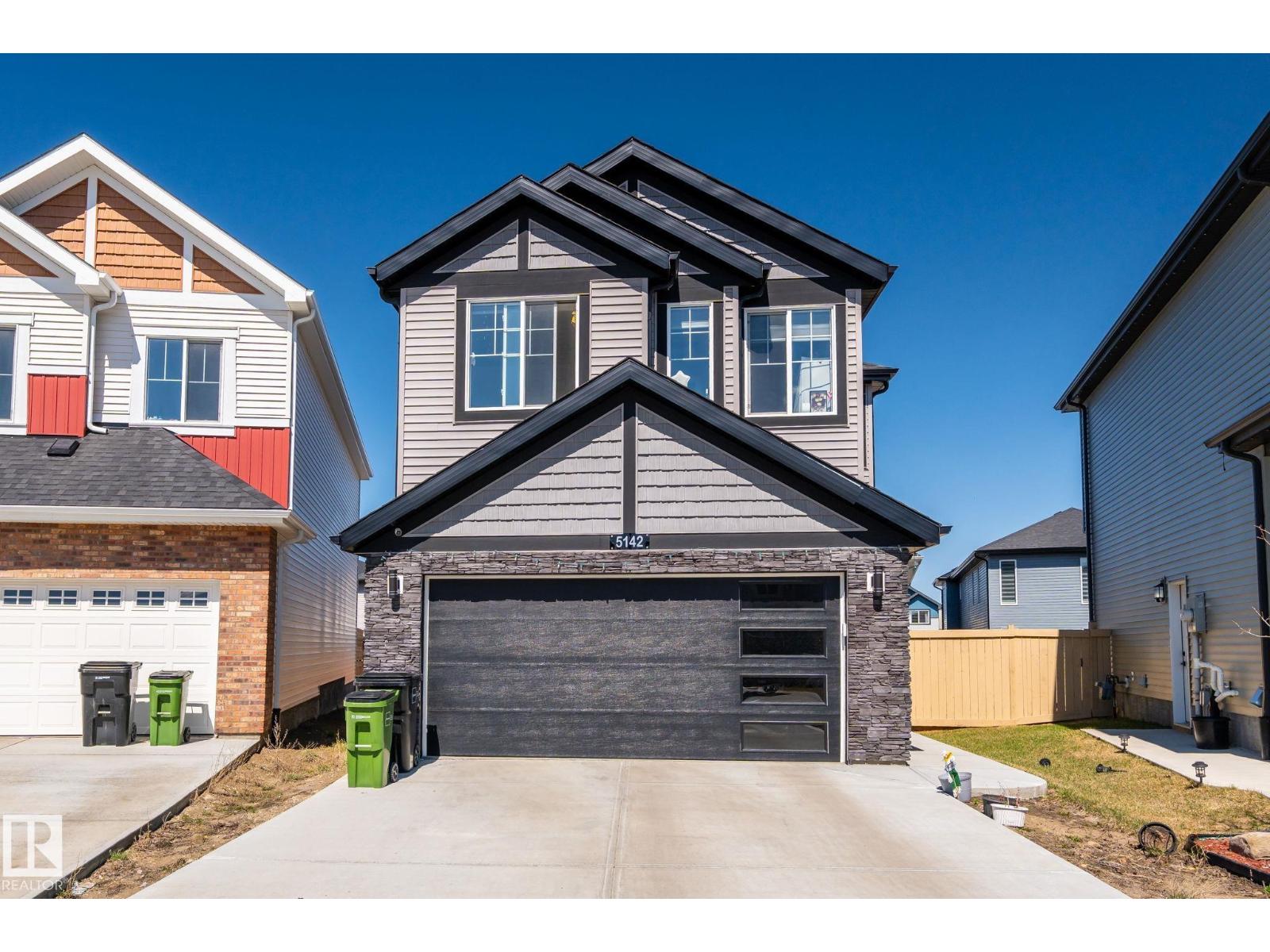 5142 23a Av Sw Property Photo 1
