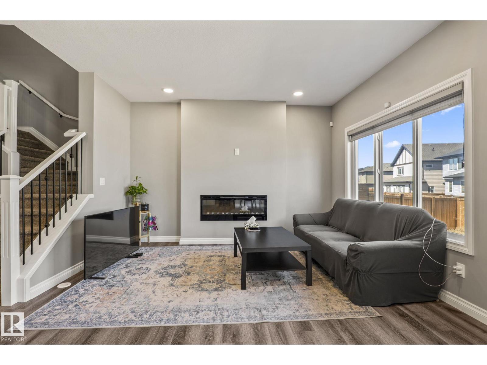 5142 23a Av Sw Property Photo 3