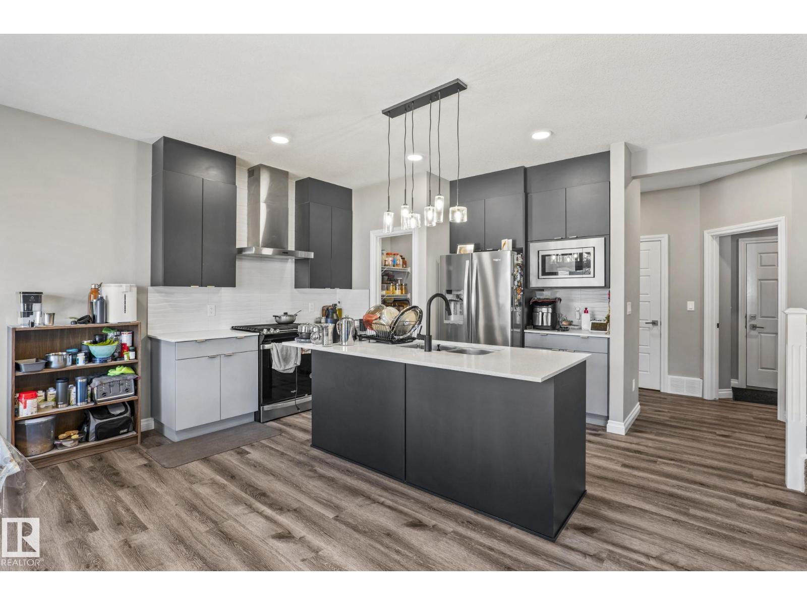 5142 23a Av Sw Property Photo 6