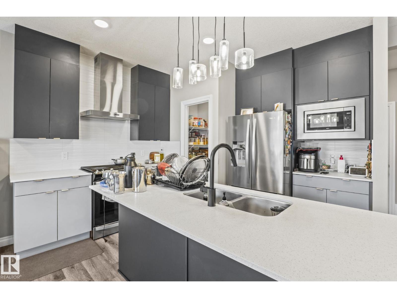 5142 23a Av Sw Property Photo 7