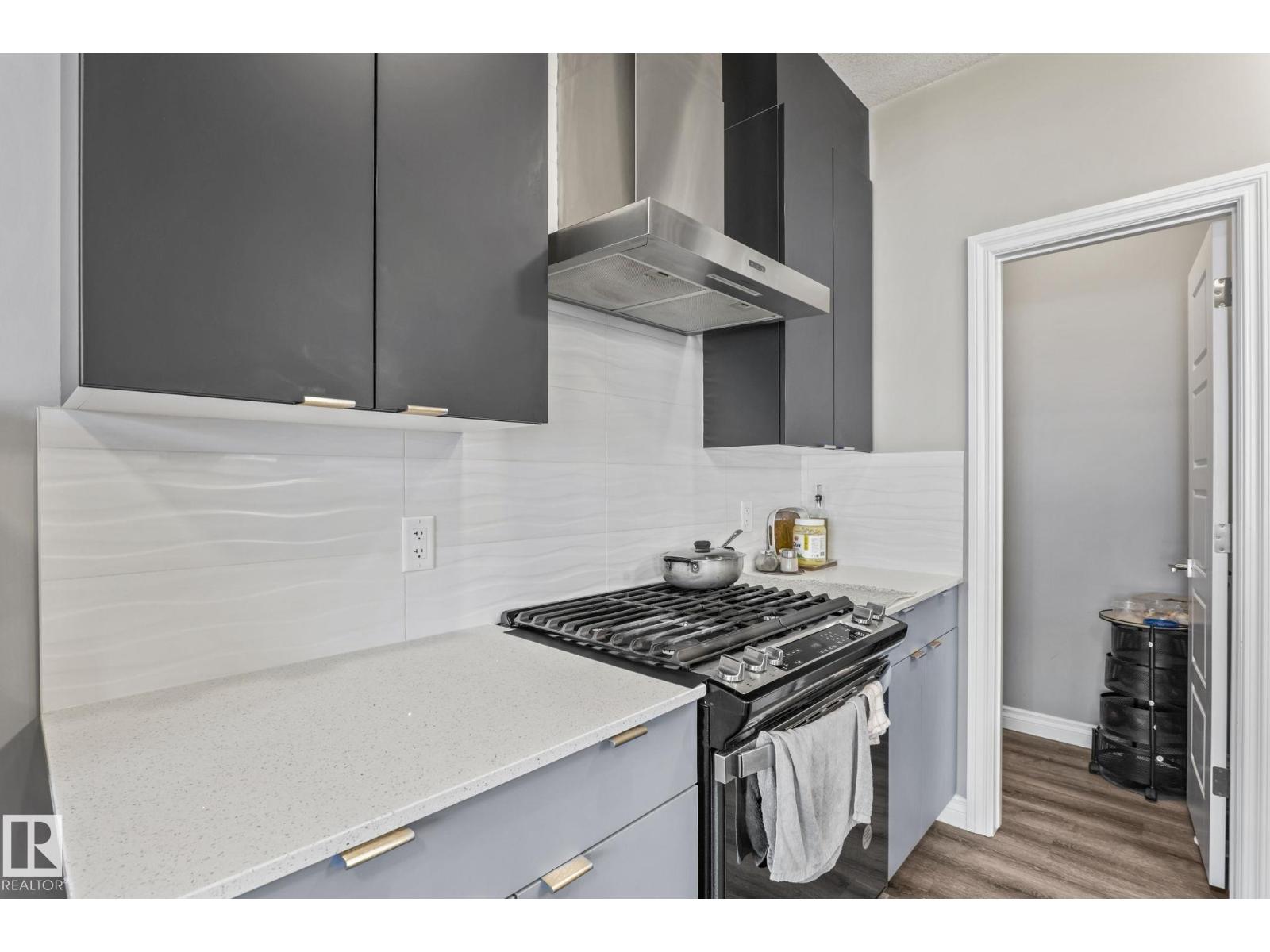 5142 23a Av Sw Property Photo 8