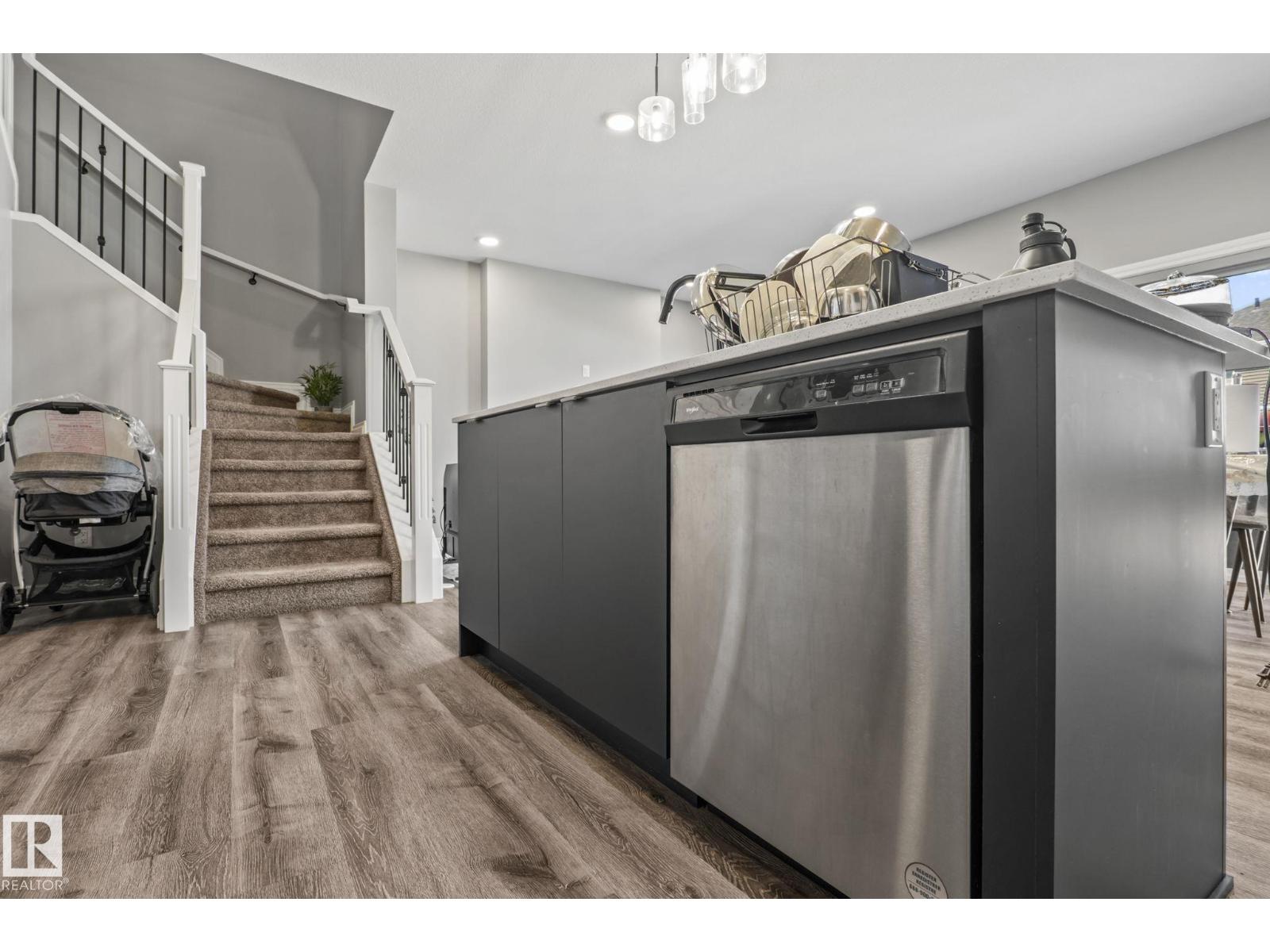 5142 23a Av Sw Property Photo 11