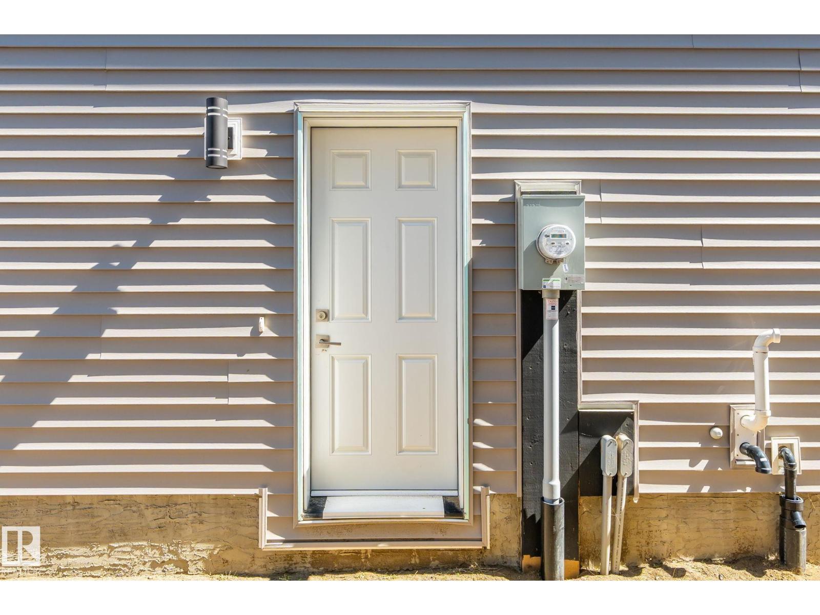 5142 23a Av Sw Property Photo 31