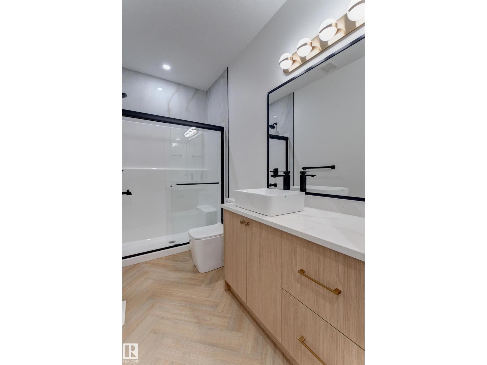 4727 17 Av Sw Property Photo 7
