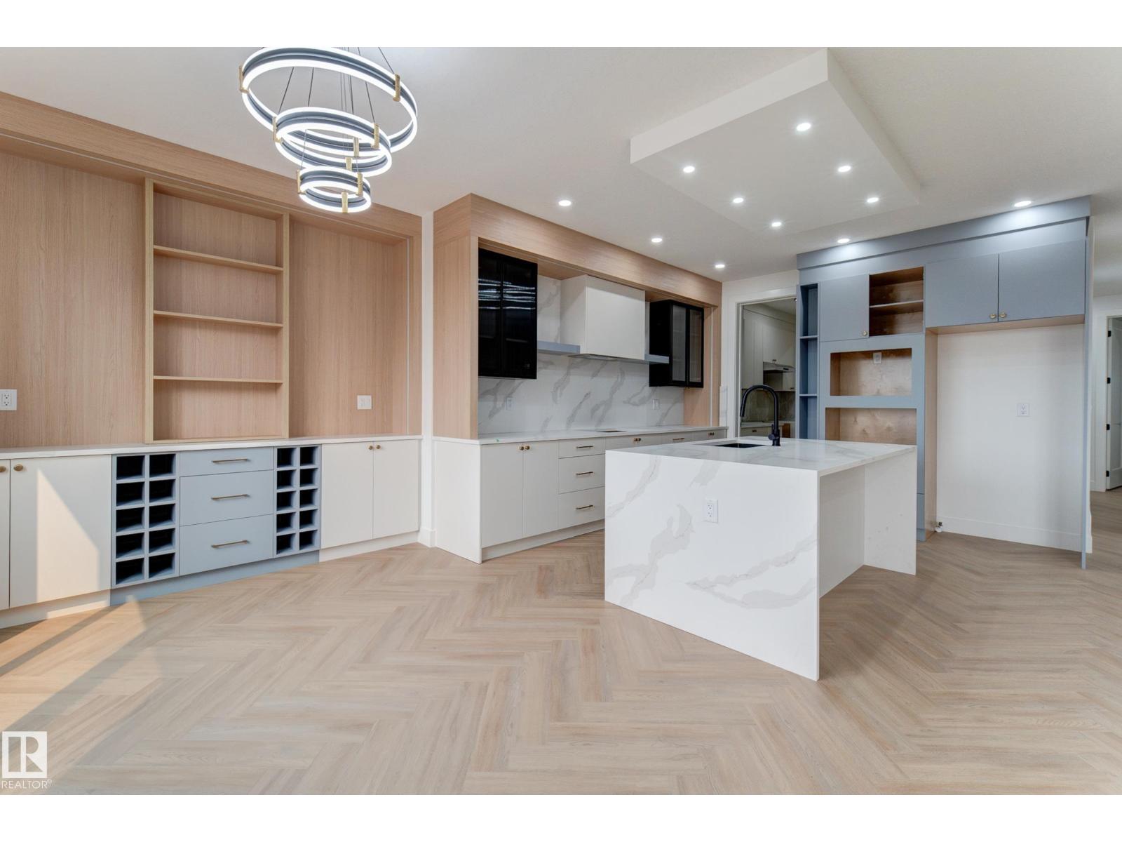 4727 17 Av Sw Property Photo 10