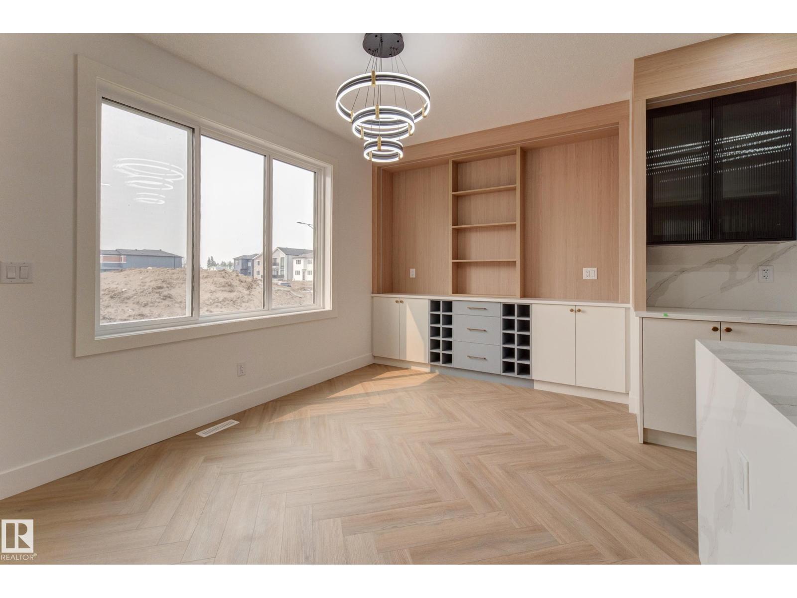 4727 17 Av Sw Property Photo 12