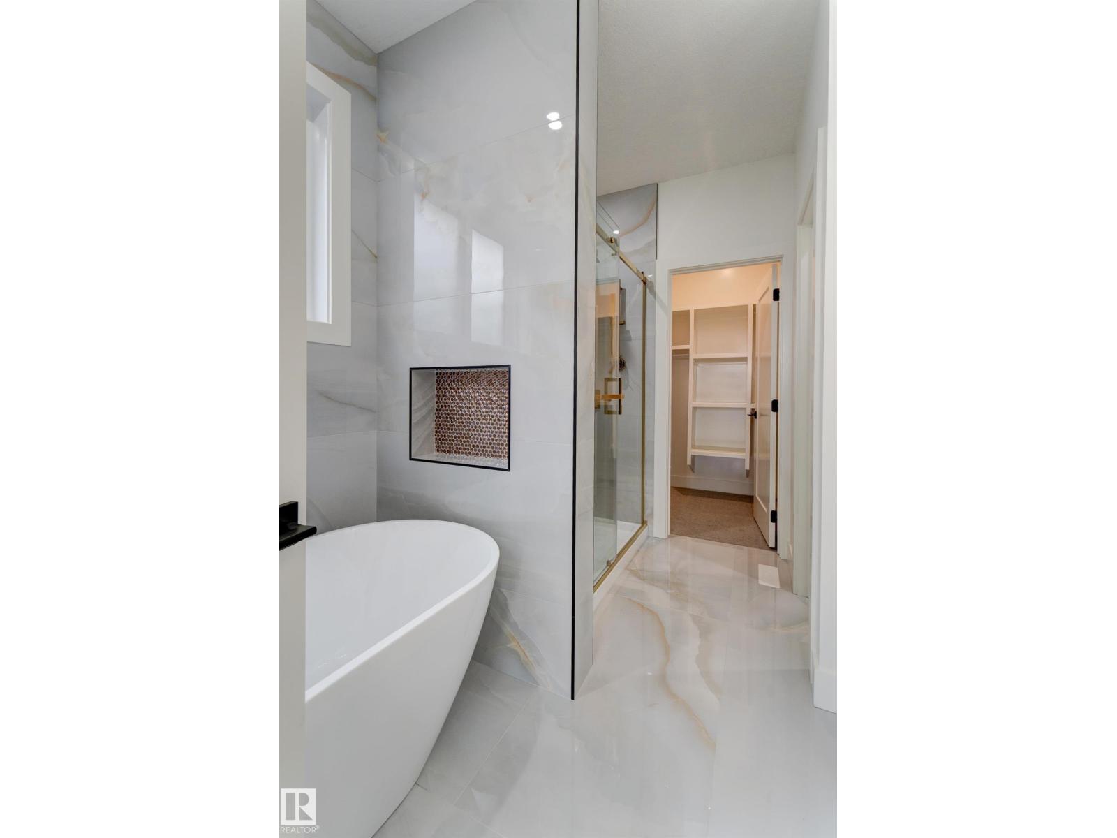 4727 17 Av Sw Property Photo 24