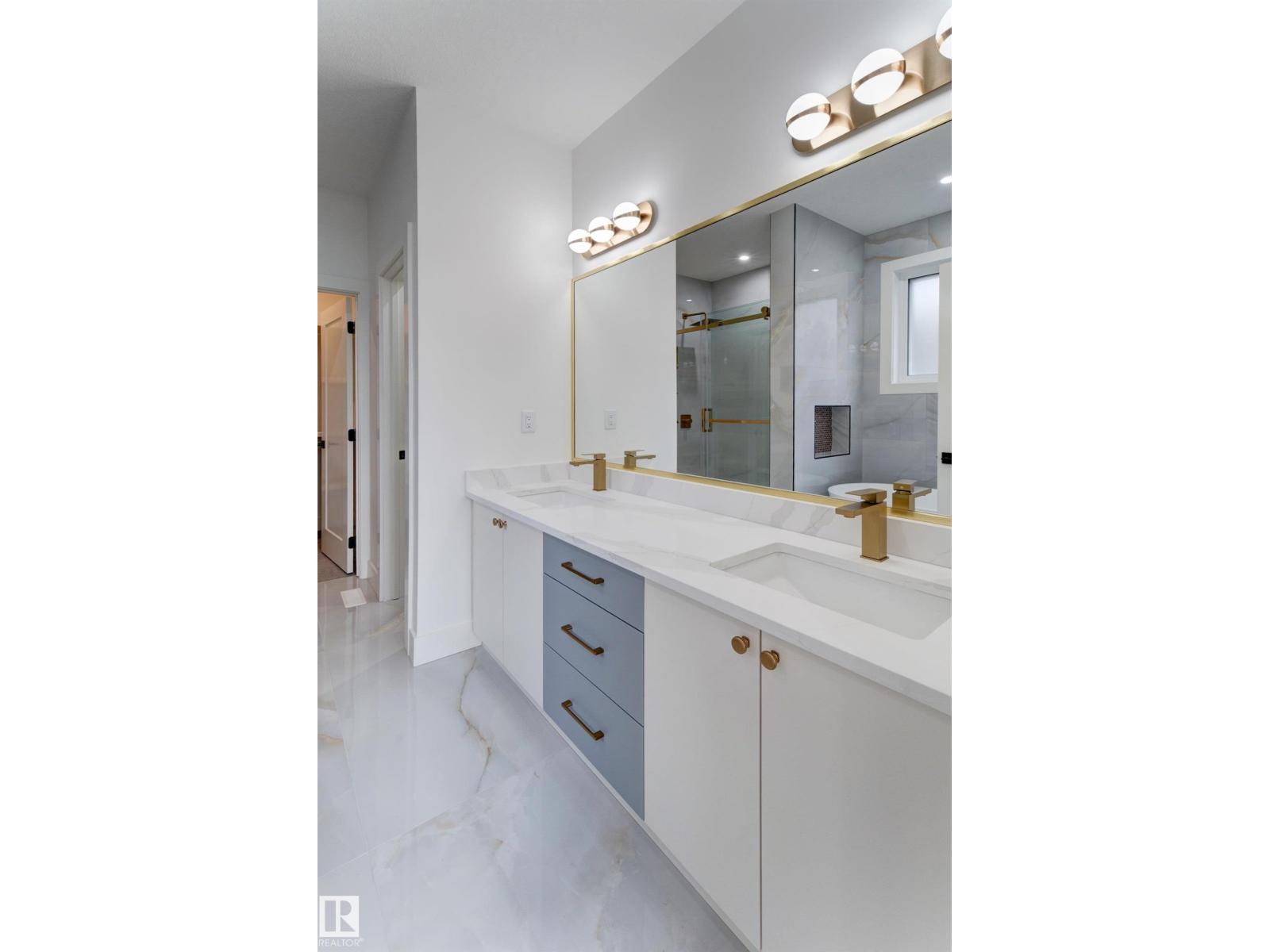 4727 17 Av Sw Property Photo 25