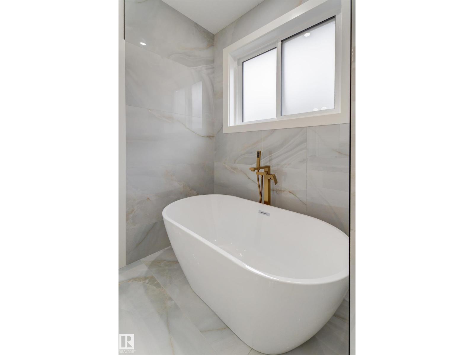 4727 17 Av Sw Property Photo 26