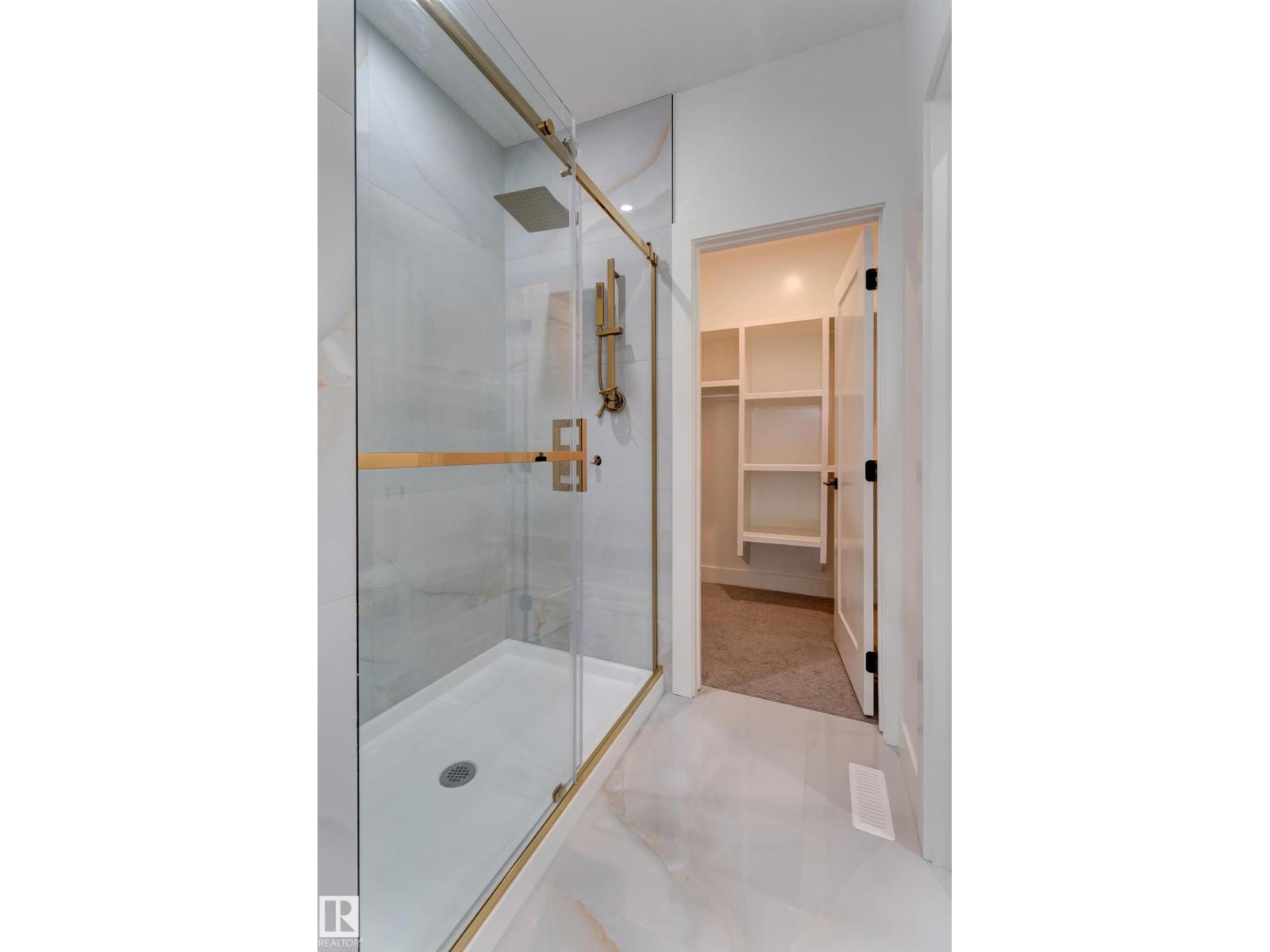 4727 17 Av Sw Property Photo 28
