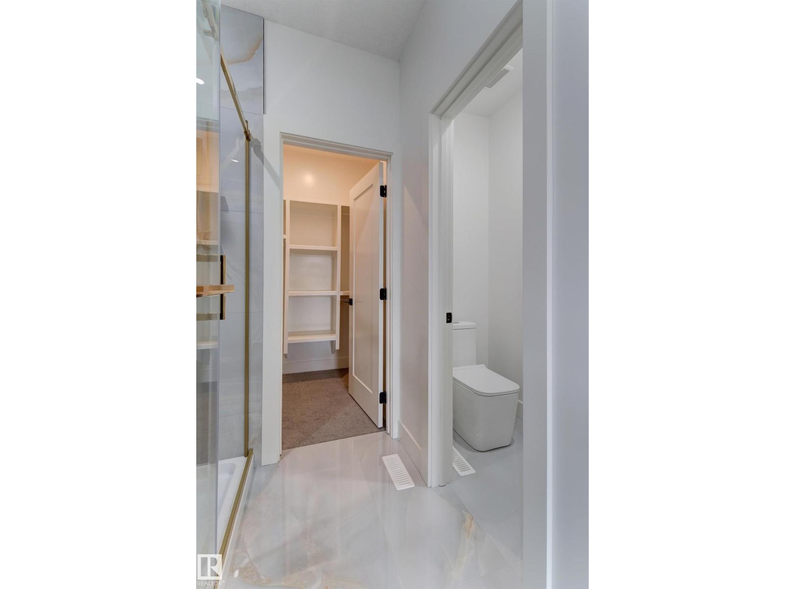 4727 17 Av Sw Property Photo 29