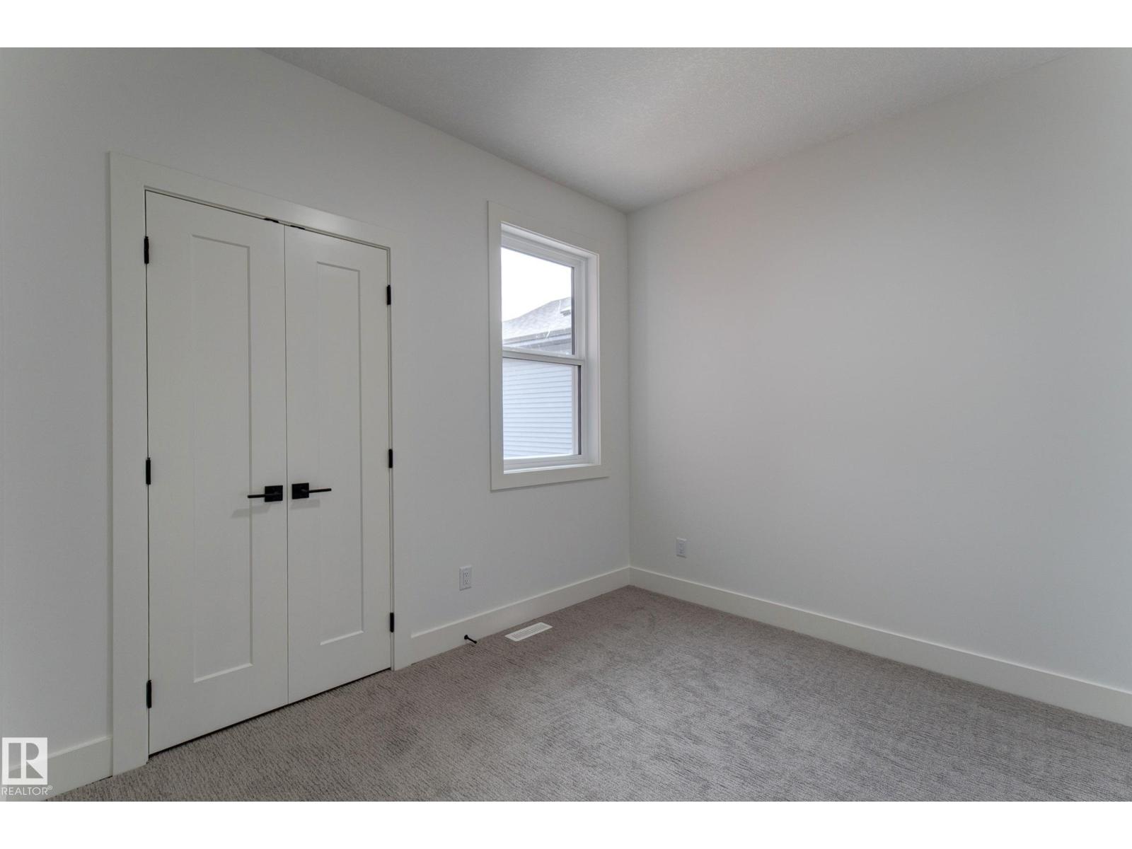 4727 17 Av Sw Property Photo 31