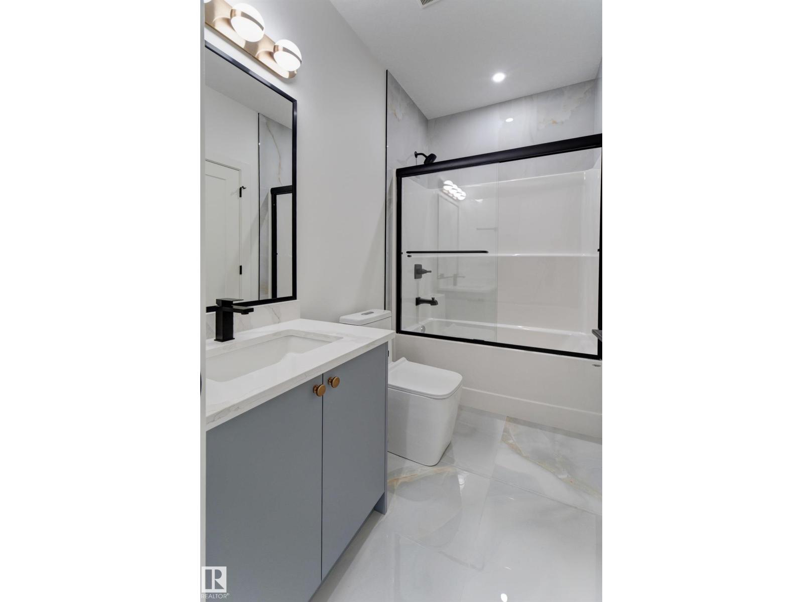 4727 17 Av Sw Property Photo 34