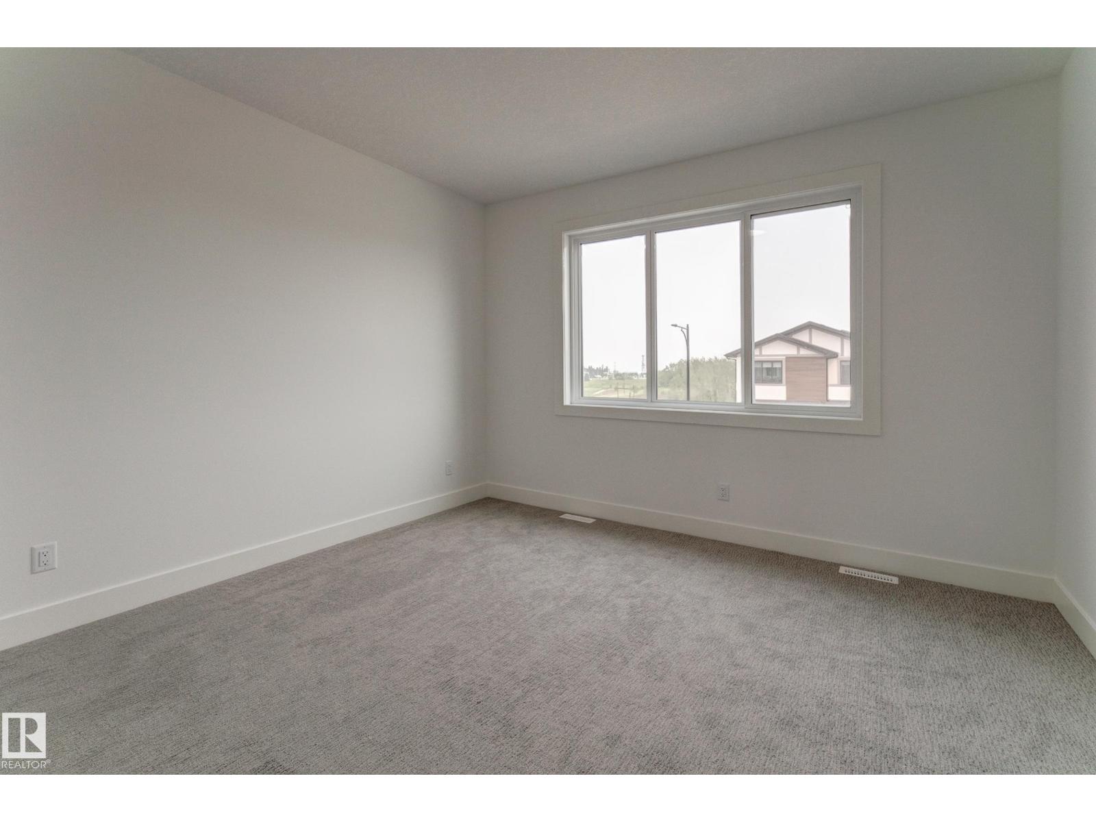 4727 17 Av Sw Property Photo 35