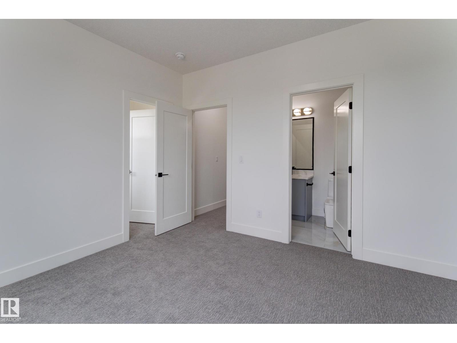 4727 17 Av Sw Property Photo 36