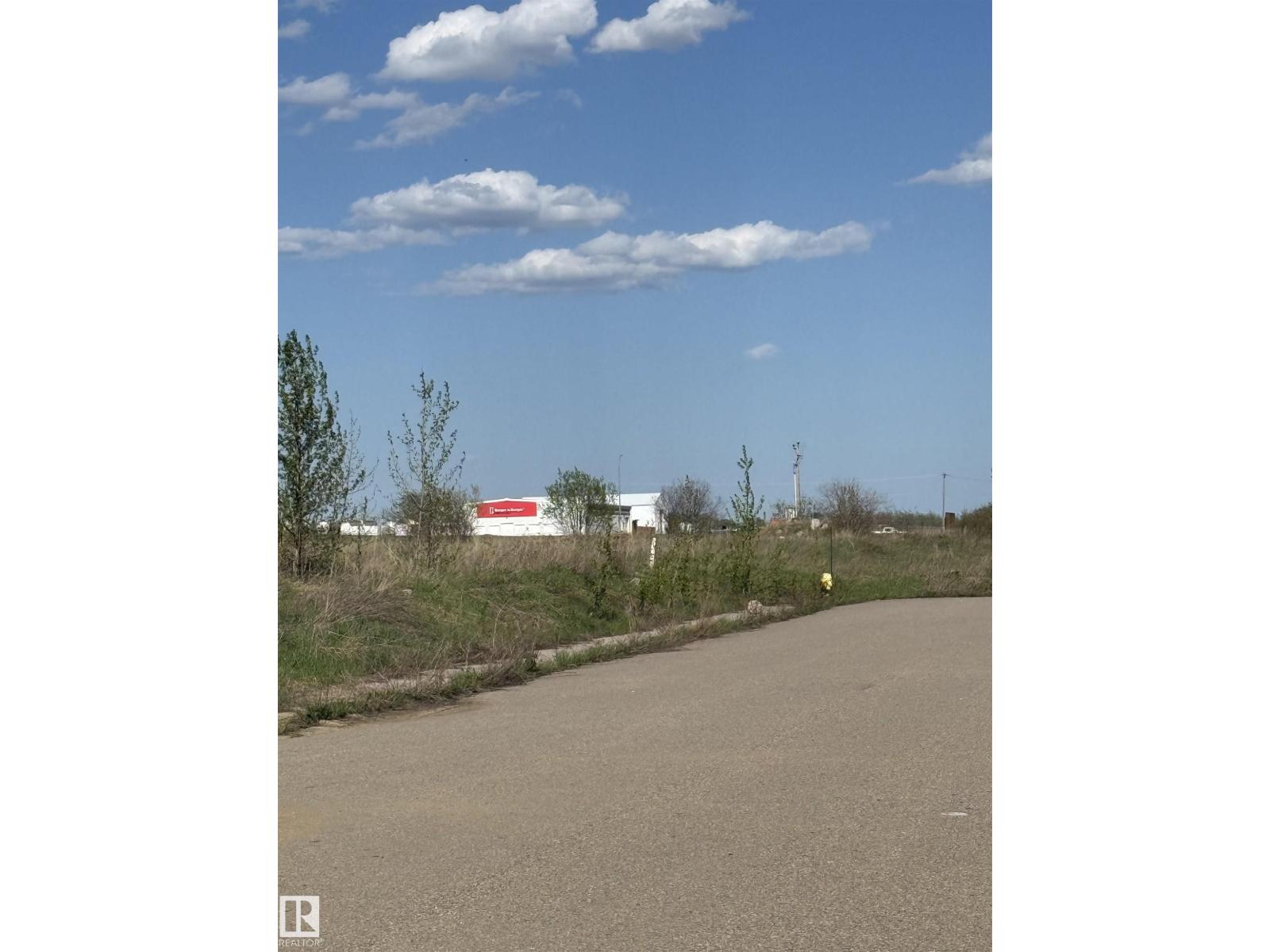 7 5004 59 Av Property Photo 4