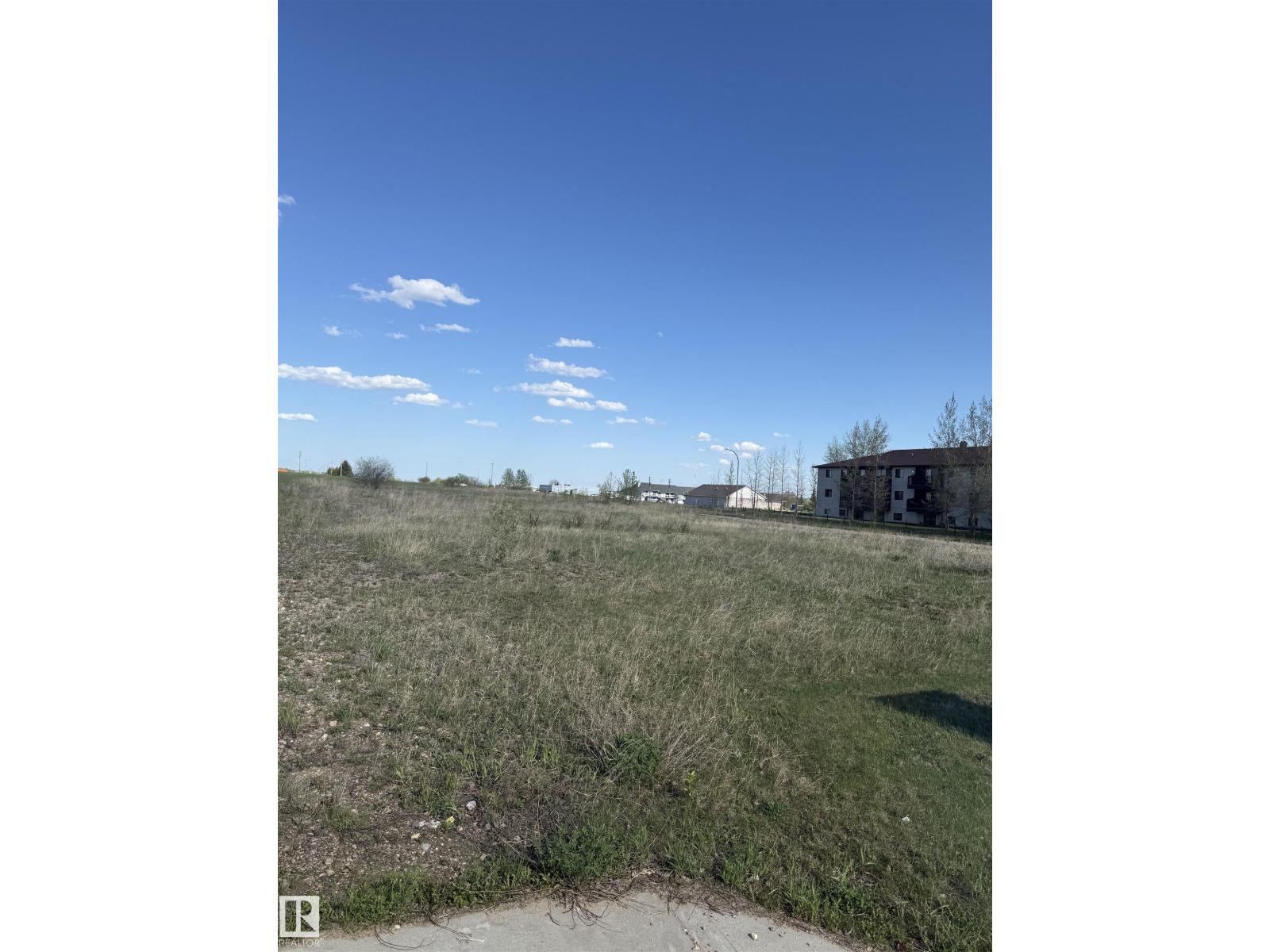 7 5004 59 Av Property Photo 8