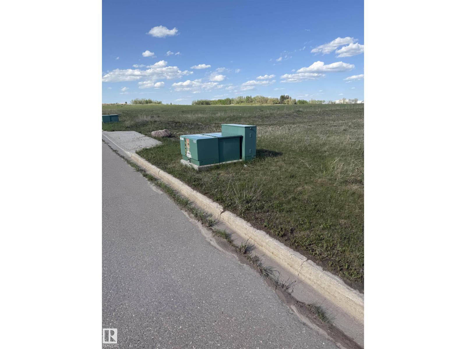 7 5004 59 Av Property Photo 9