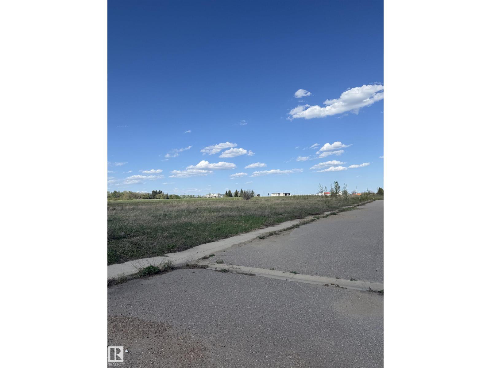 7 5004 59 Av Property Photo 10