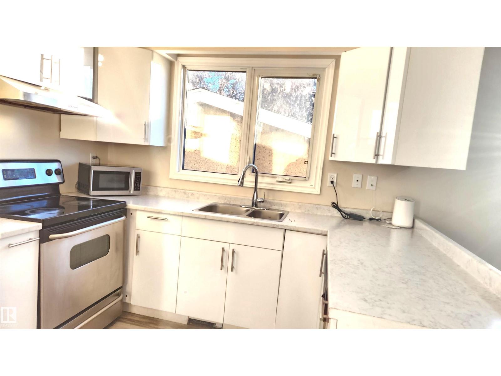4709 106 St Nw Property Photo 4