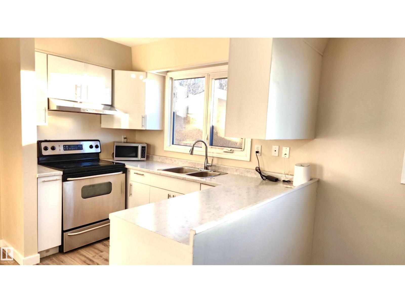 4709 106 St Nw Property Photo 5