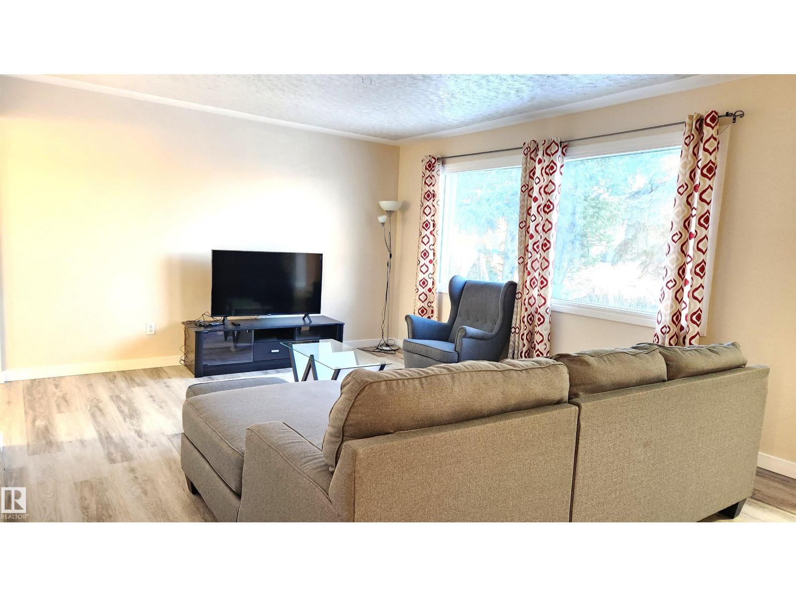 4709 106 St Nw Property Photo 14
