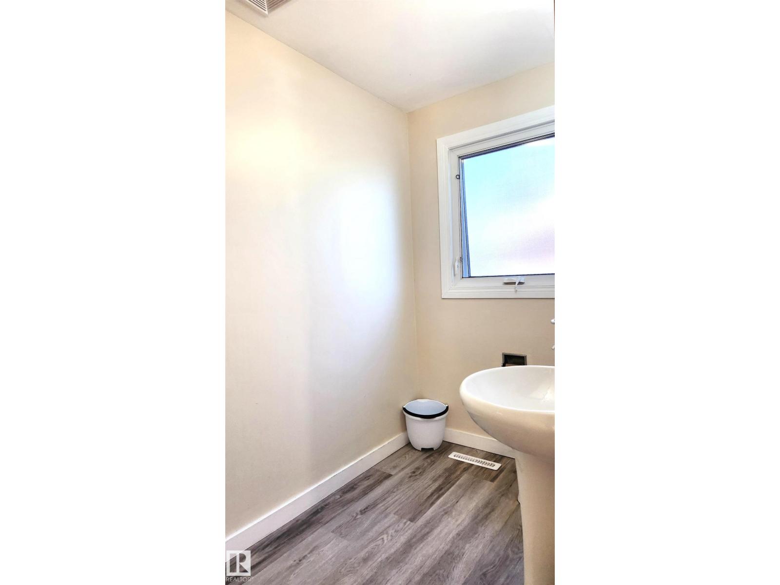 4709 106 St Nw Property Photo 21
