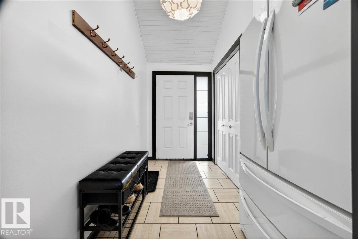 5040 52 St Property Photo 2