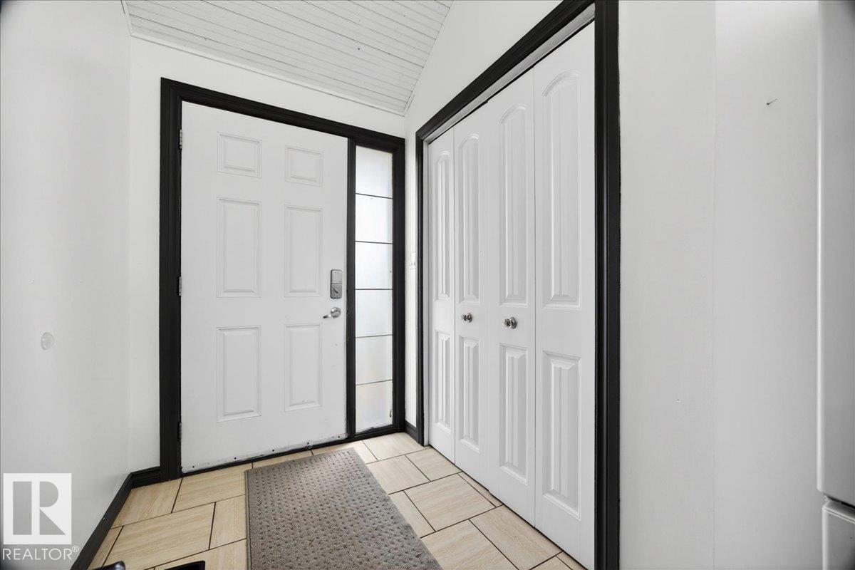 5040 52 St Property Photo 3